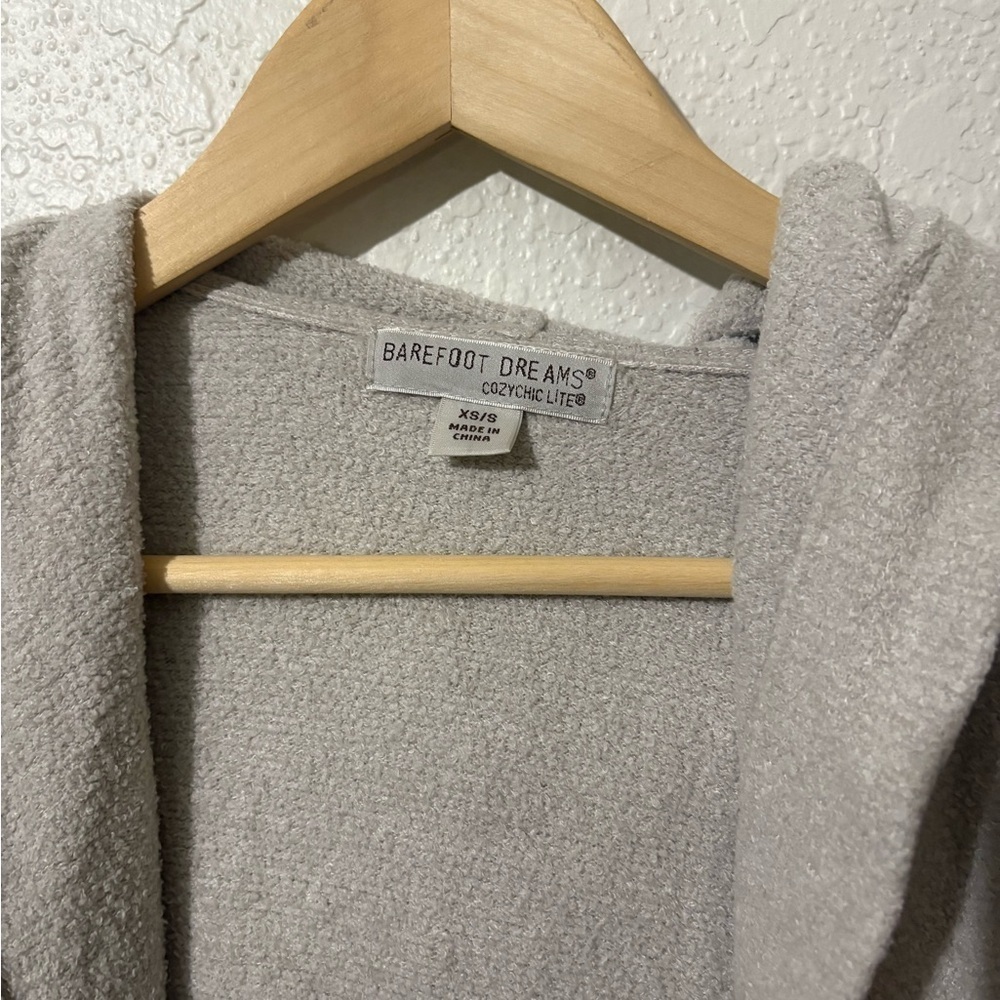 Barefoot Dreams CozyChic Lite® Relaxed Hooded in Taupe - XS/S - Picture 4 of 8